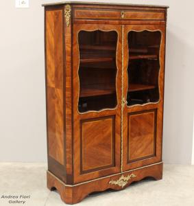 Antiga vitrine cristaleira Napoleão III com incrustações - época 1800